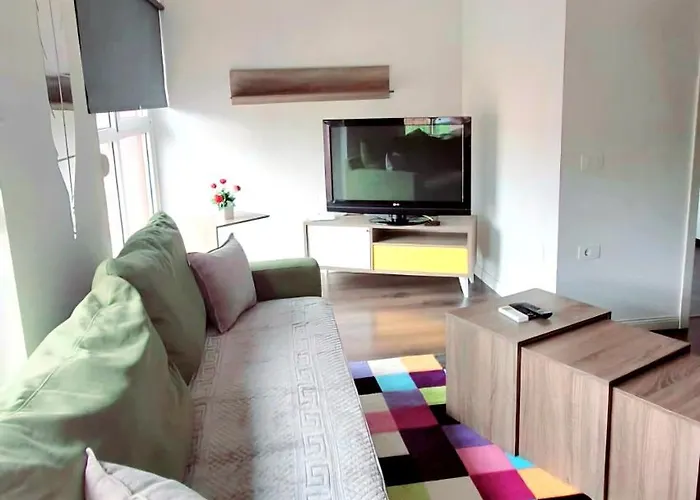 Modern Mountain View P&e Netflix Included Appartement Tirana